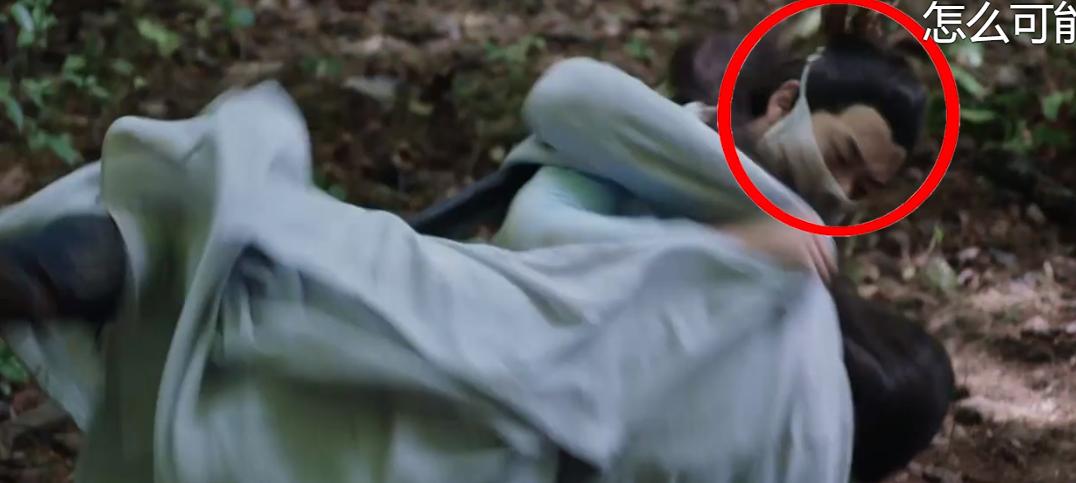 洒枸杞假装喷血、演尸体玩手机，这些穿帮镜头好敷衍，个个离谱