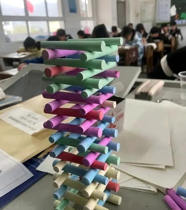 监考老师都在想些什么事情,期末监考老师到底有多无聊