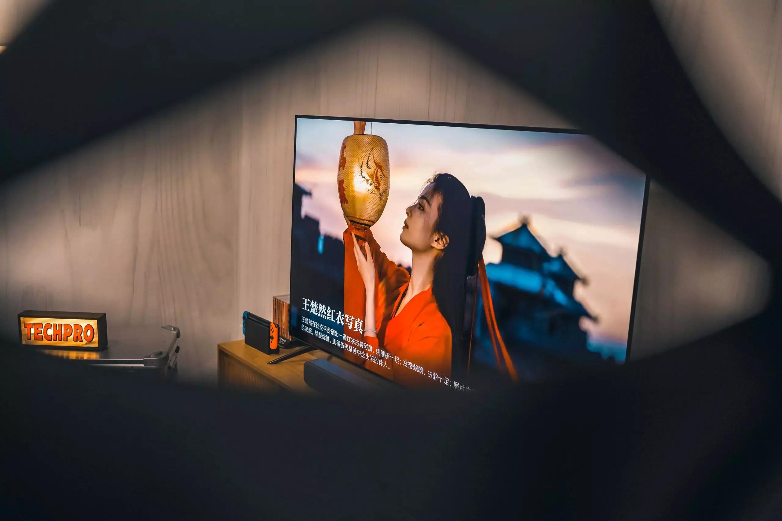 小米6oled55寸电视效果图,居家看电视氛围