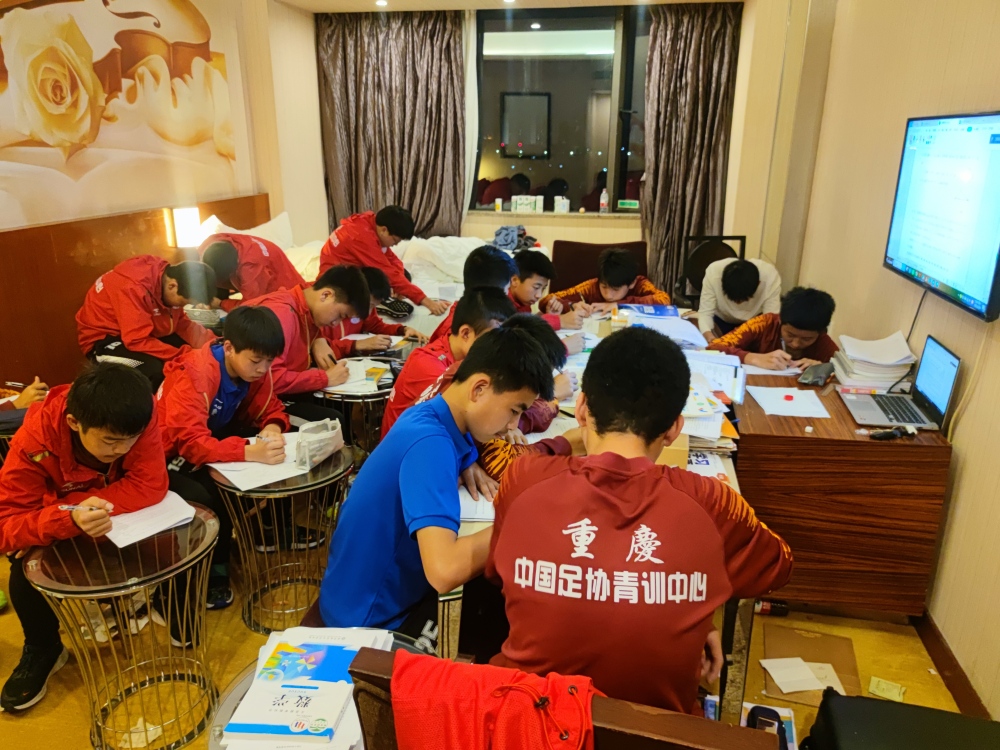 训练学习两不误，这群重庆少年挺进全国四强