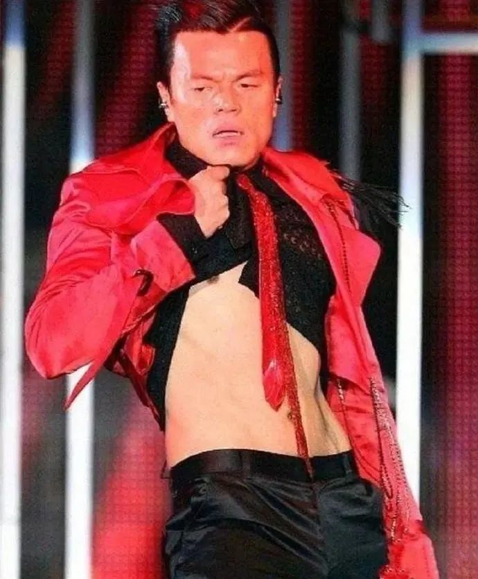 为什么大帅哥都是大脸,好好的帅哥为什么长了个嘴