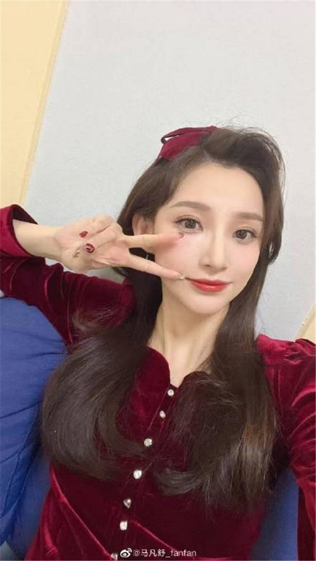 央视一姐马凡舒首曝择偶标准,春晚主持人马凡舒旗袍