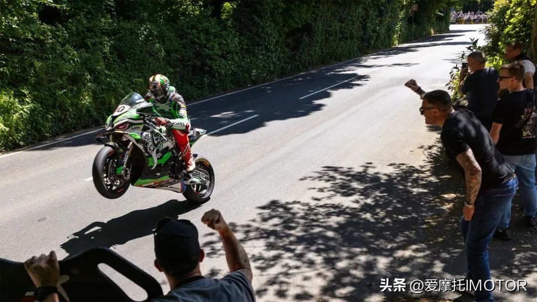 宝马m1000rr60万值不值得入手,为什么宝马m1000rr二手便宜