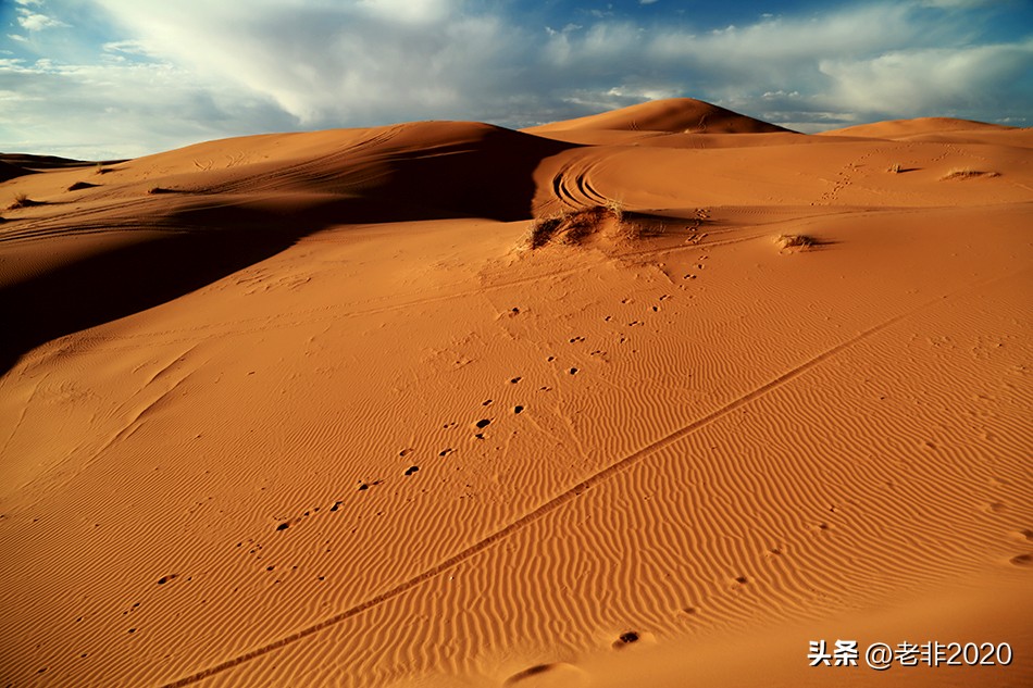我在非洲遇见过两次小冲突，算是见识了中国护照的威力