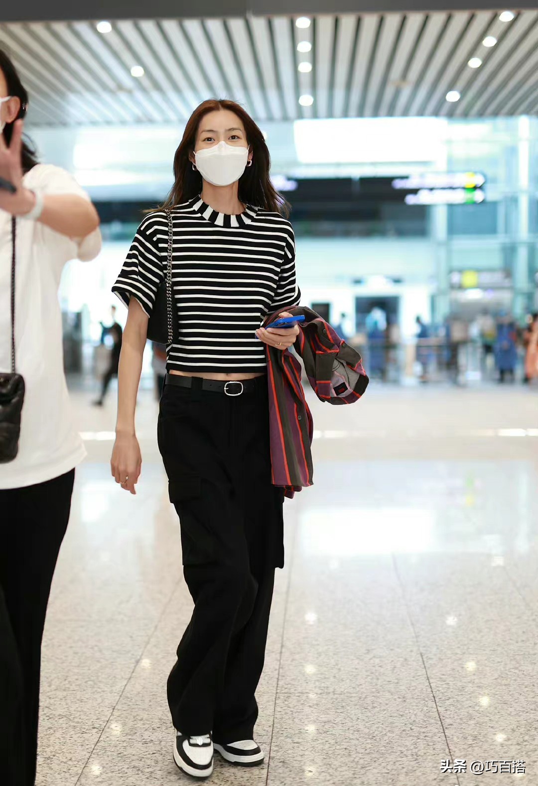 刘雯最新穿搭机场,刘雯的最新穿搭
