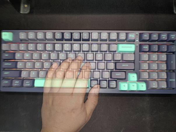 三模机械键盘横评,三百内的三模机械键盘测评