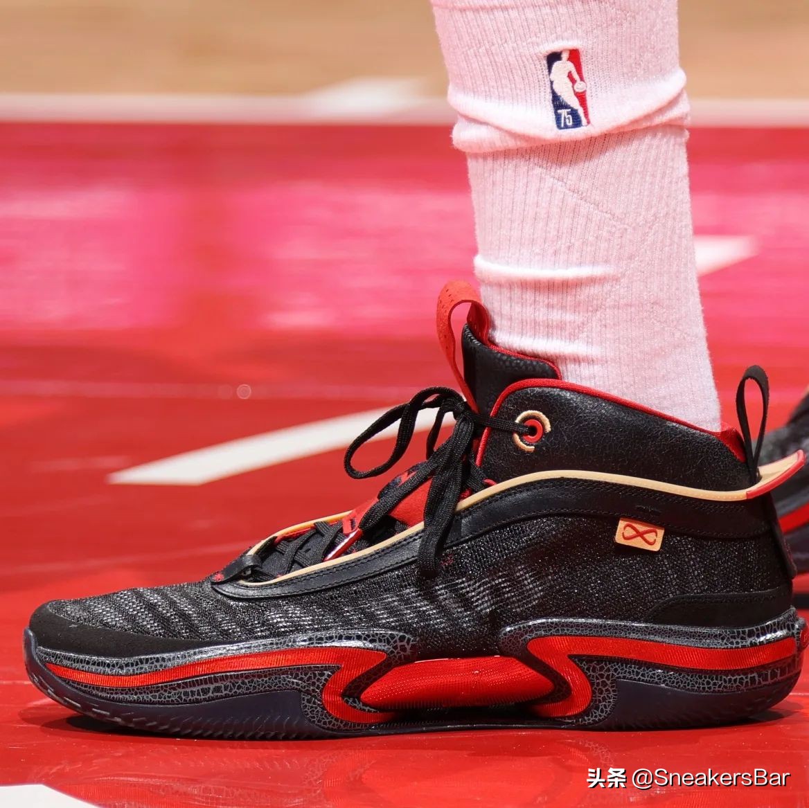 今日nba球星上脚球鞋一览 (nba球星球鞋每日上脚詹姆斯)