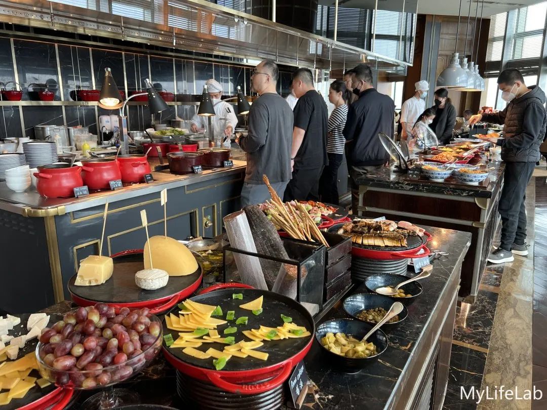 在3000+一晚的酒店吃泡面，澳门半日游耗尽电量...这个春节不一般