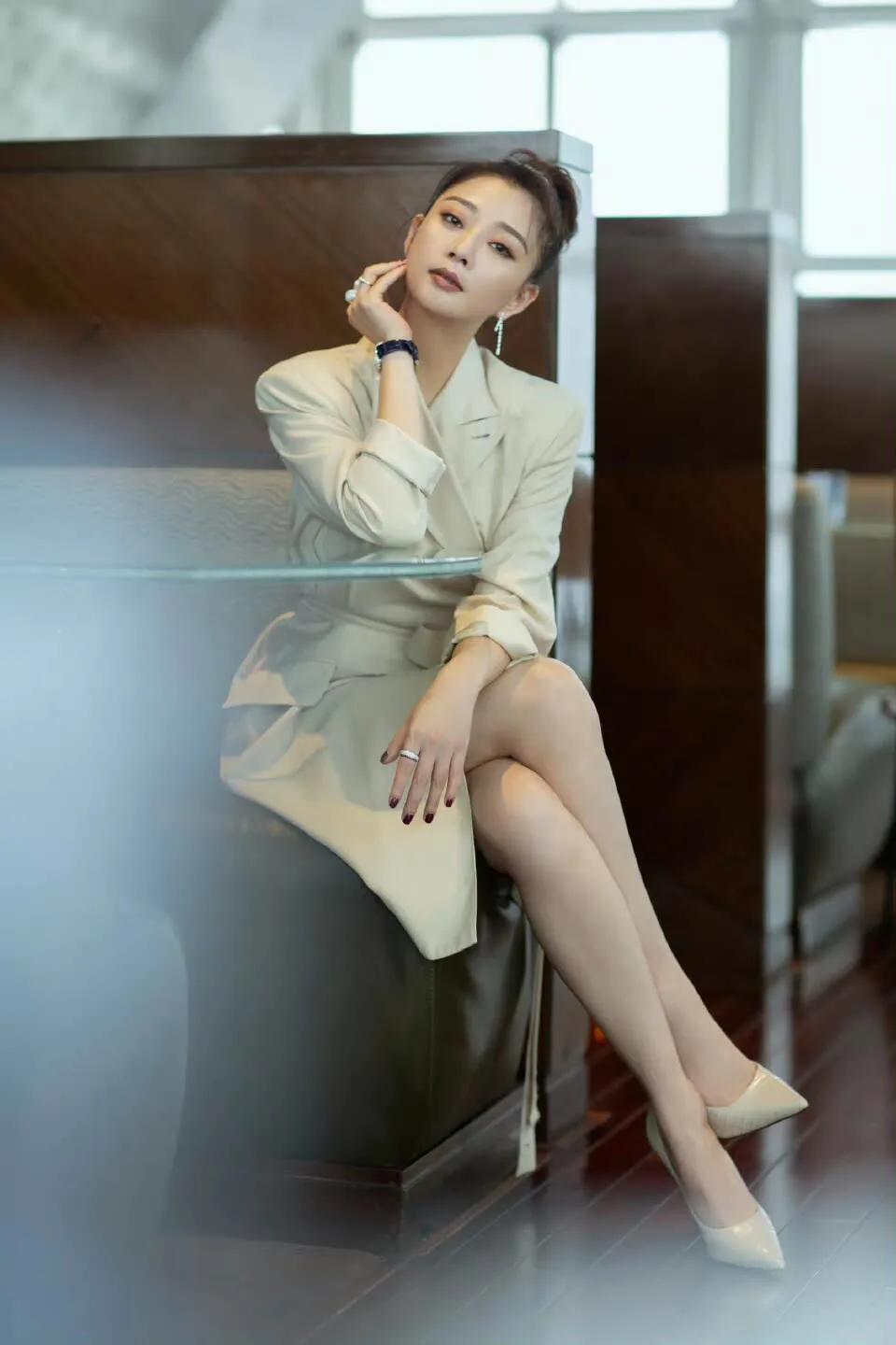 自从前夫入狱后，41岁“水蜜桃”殷桃，为何至今无人敢娶？