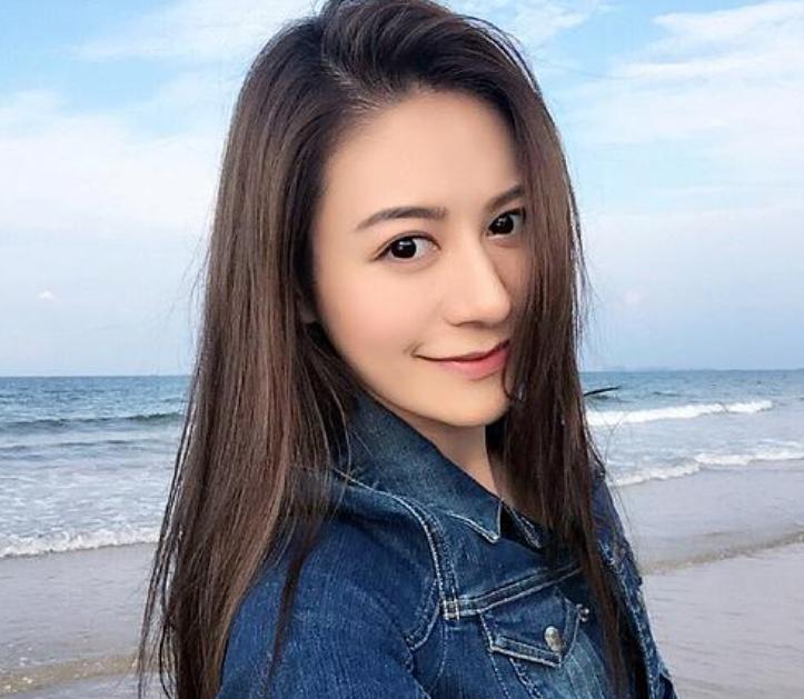 一把椅子价值360万，出游坐私人飞机，明星们的奢靡生活超乎想象