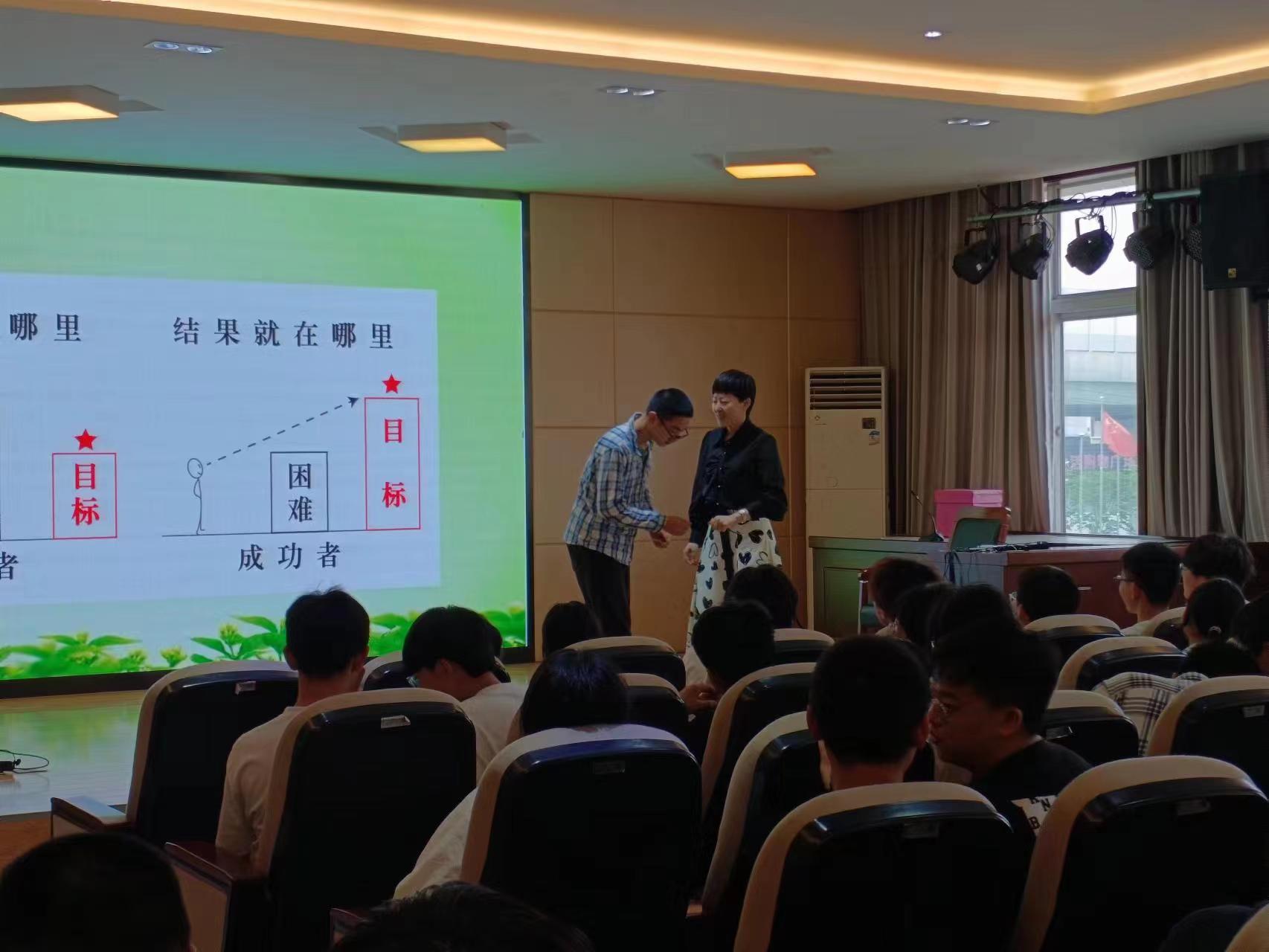 我助妇儿康：“越过中考·遇见未来”中考减压活动