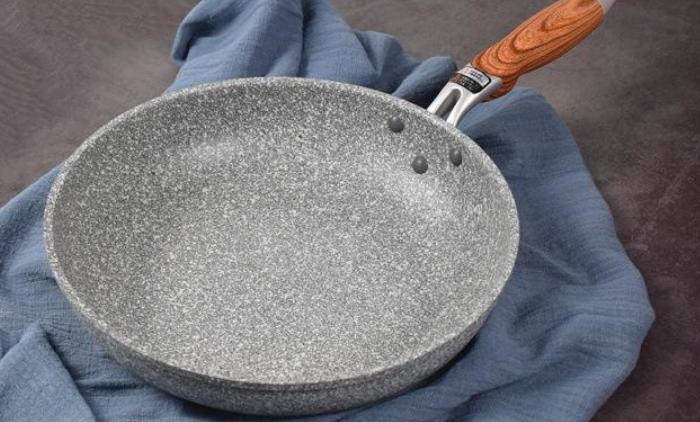 跌落神坛的4种锅具,盘点那些跟风买的锅具