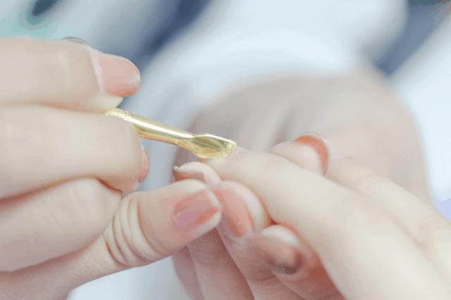 看着都疼！美甲片掀翻指甲，医生紧急提醒（胆小勿入）