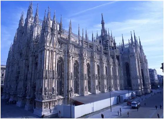 我是尖的，戳破天的那种！——哥特风格