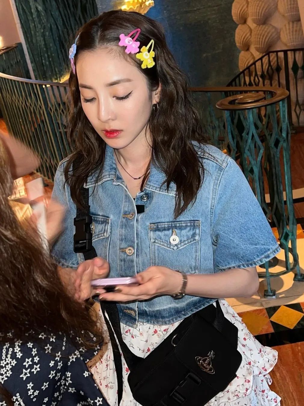 波浪卷发简单编发,人鱼微卷编发造型