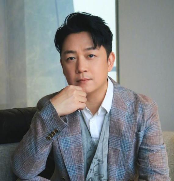 沉寂多年潘粤明中年逆袭,潘粤明离婚后的现状