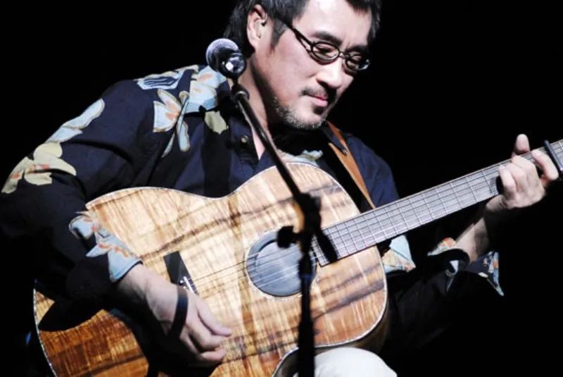 孙燕姿凭什么和周杰伦媲美,能打败周杰伦的只有孙燕姿