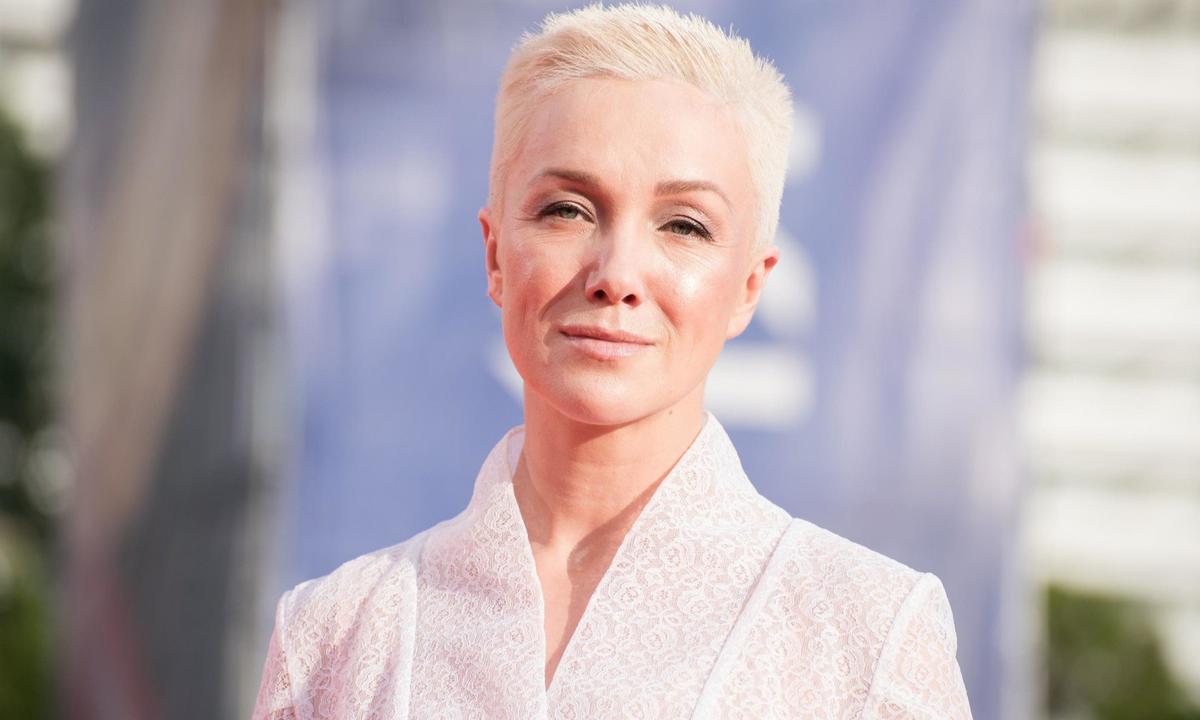 适合优雅、穿着整齐的女性的最佳冬季发型:5个造型师小贴士