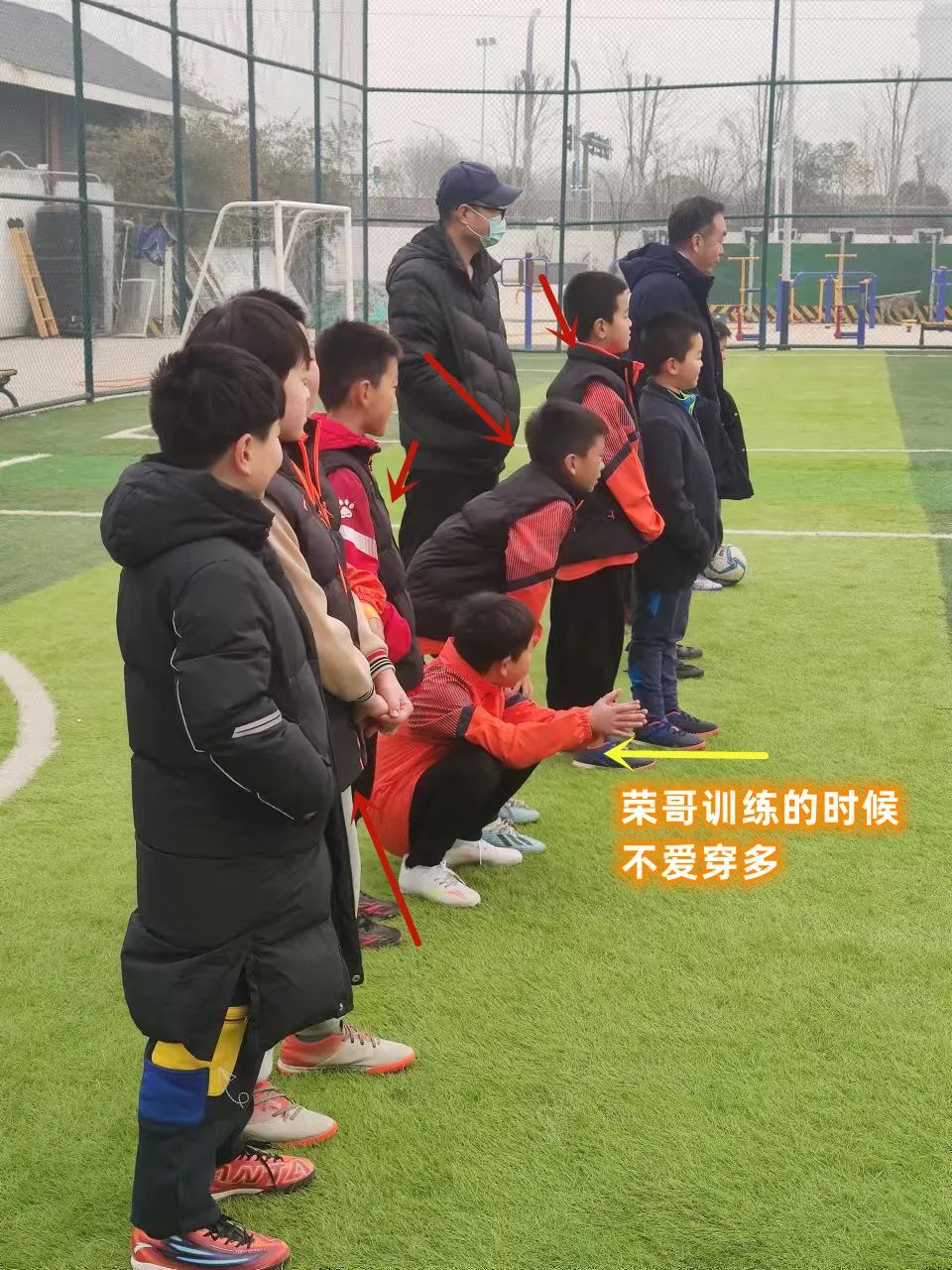 踢足球最基础的装备,为什么踢球很费钱