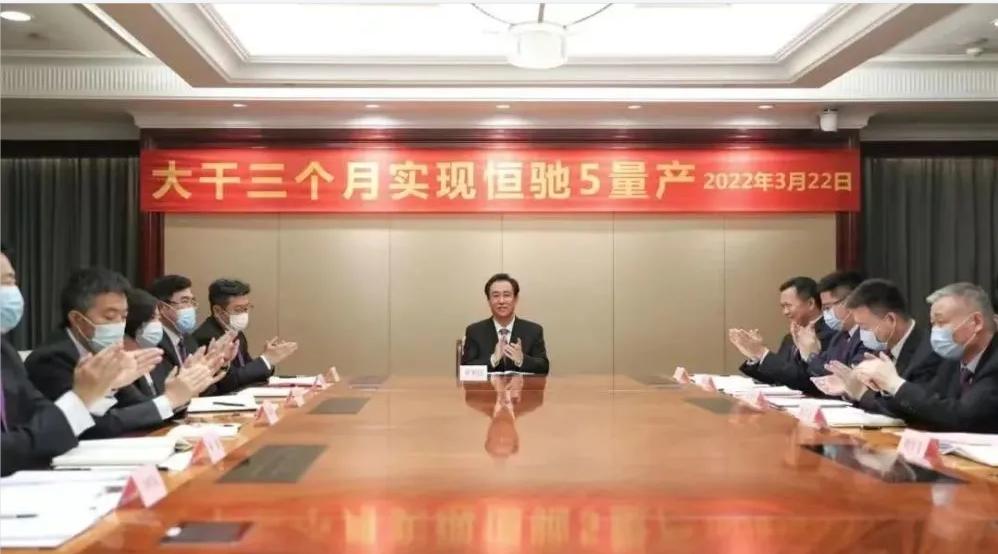 除了搞笑就是一地鸡毛,除了一地鸡毛还剩什么