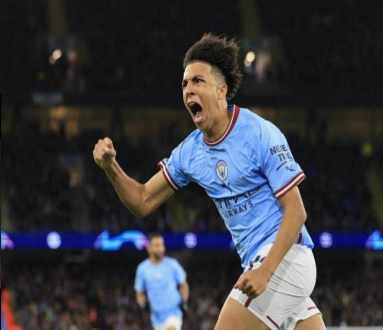 全民体育欧冠：曼城17岁青训小将闪耀欧冠，他或可接班凯尔-沃克