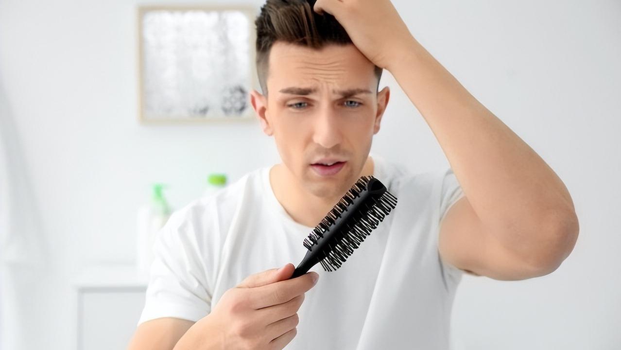 26岁脱发特别厉害秃了怎么办,26岁小伙脱发的烦恼