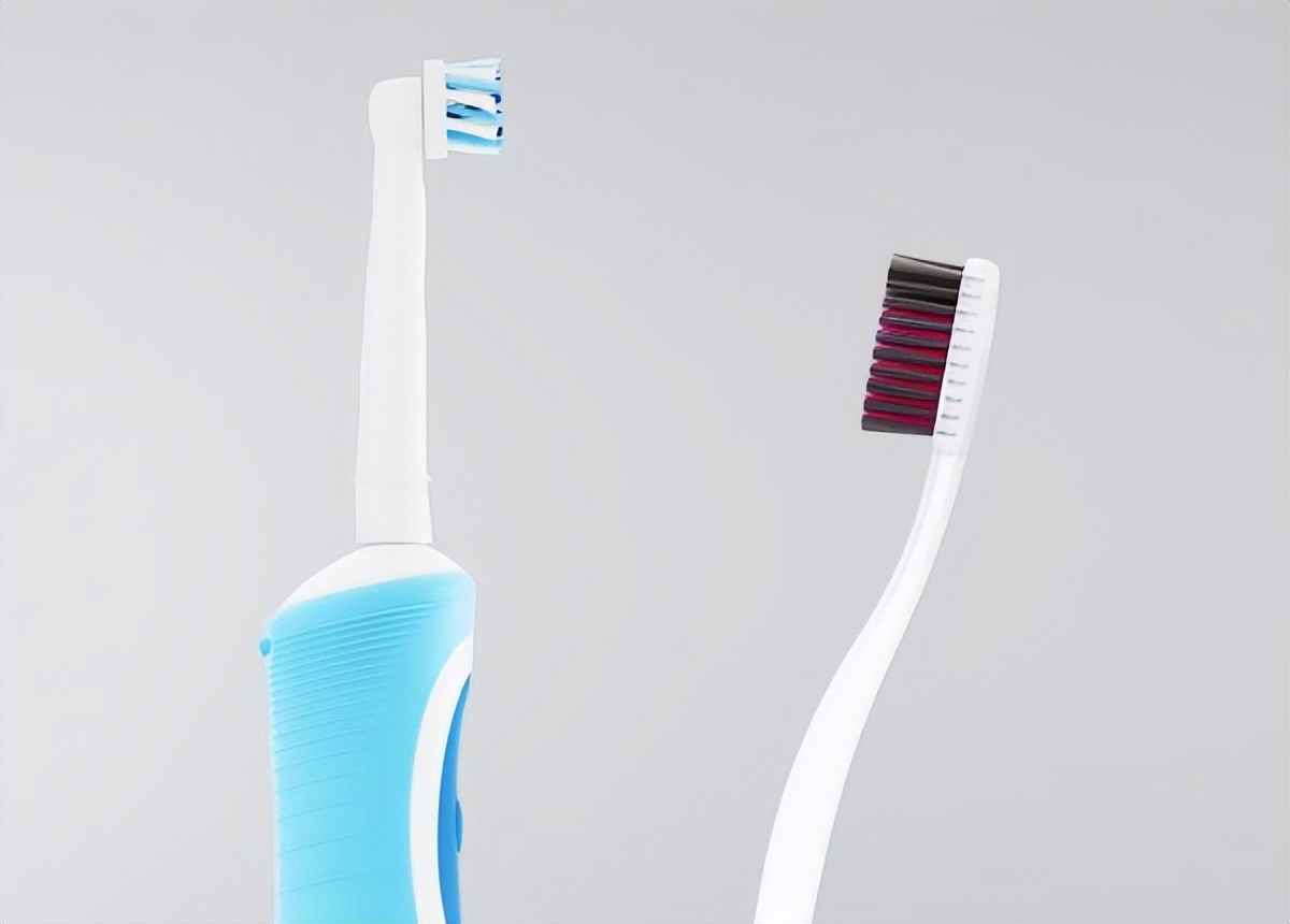 电动牙刷刷牙方式哪种好,智能牙刷刷牙和普通刷牙的区别