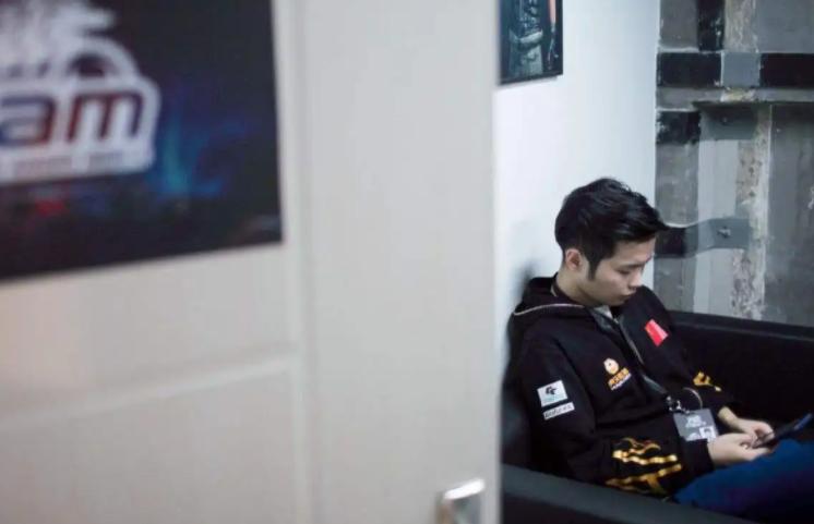 韦神孤存深夜大闹4am基地,4am孤存对韦神的评价