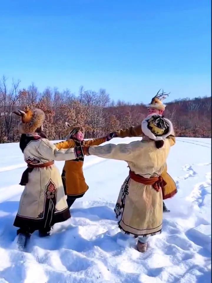 五十六个民族的风俗和服饰,五十六个民族代表服饰图片