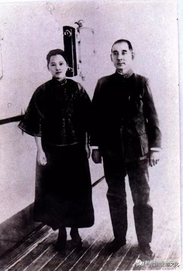 老照片纪念宋庆龄诞辰129周年