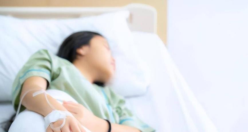 21岁女孩做人流被围观，被4名男医生嘲笑*处私**，医院：镶钻石了？