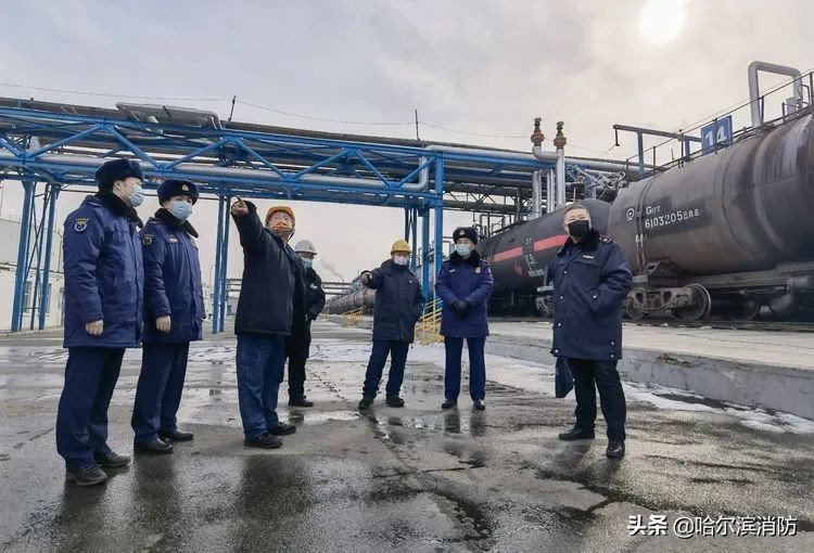 消防大队深入化工厂检查,石油化工特勤中队