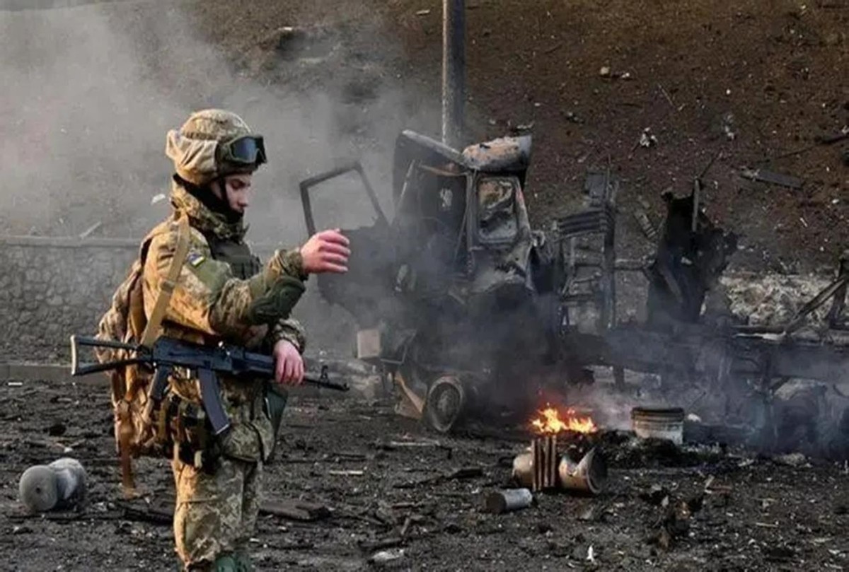 挑战普京的最新视频,普京面临新威胁俄军或将双线作战