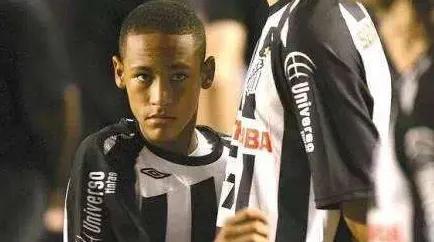 20个绯闻女友，19岁当爸，被指控性侵，内马尔如何逆袭？