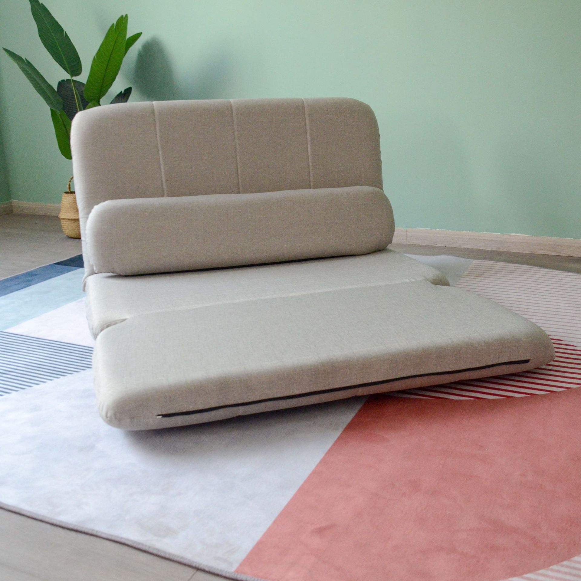 客厅比较小怎么布置沙发茶几,客厅装沙发还是地台