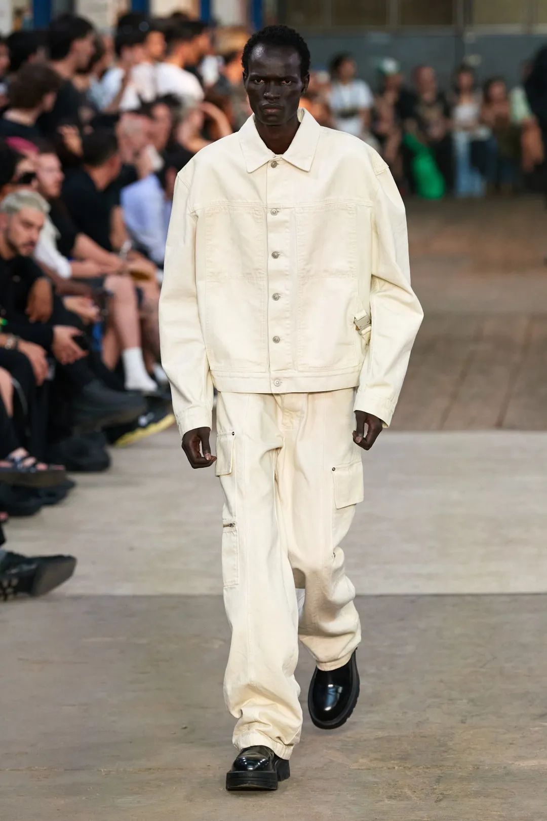 阿玛尼2024米兰春夏时装秀,2024米兰春夏时装周时间表