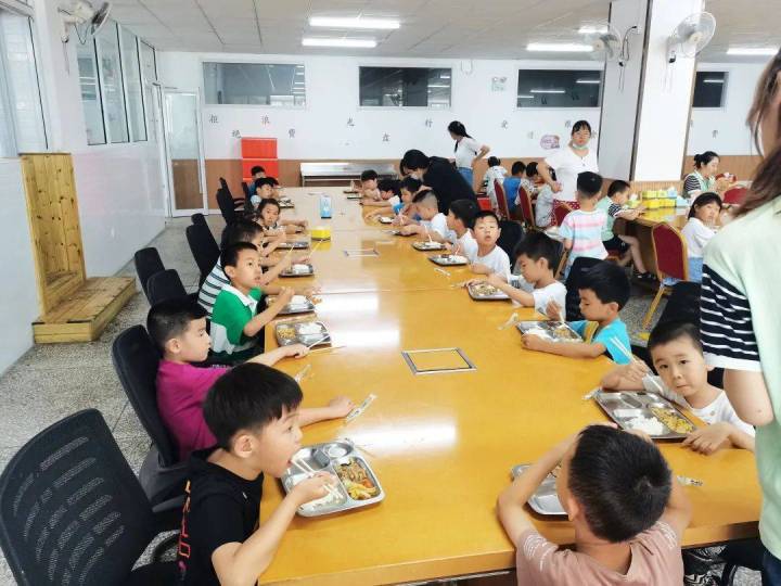 宜童的孩子夏天在干什么？一起向着进入普教小学的目标冲刺吧