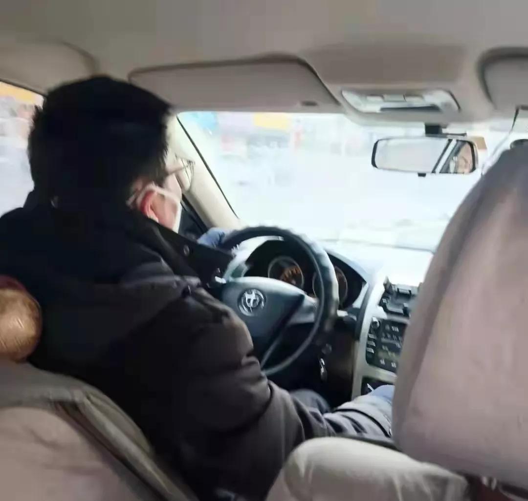 众志成城阻击疫情志愿者奋战一线,众志成城抗击疫情志愿者在行动