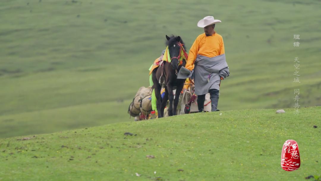 理塘天空之城照片,川西高原理塘