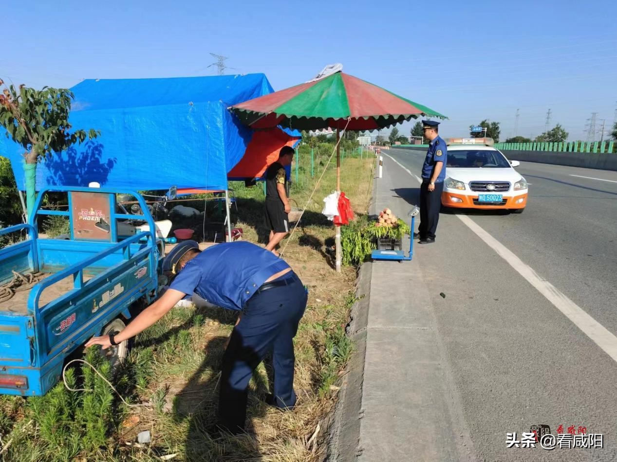 高温下的坚守公路人,酷暑高温下的坚守