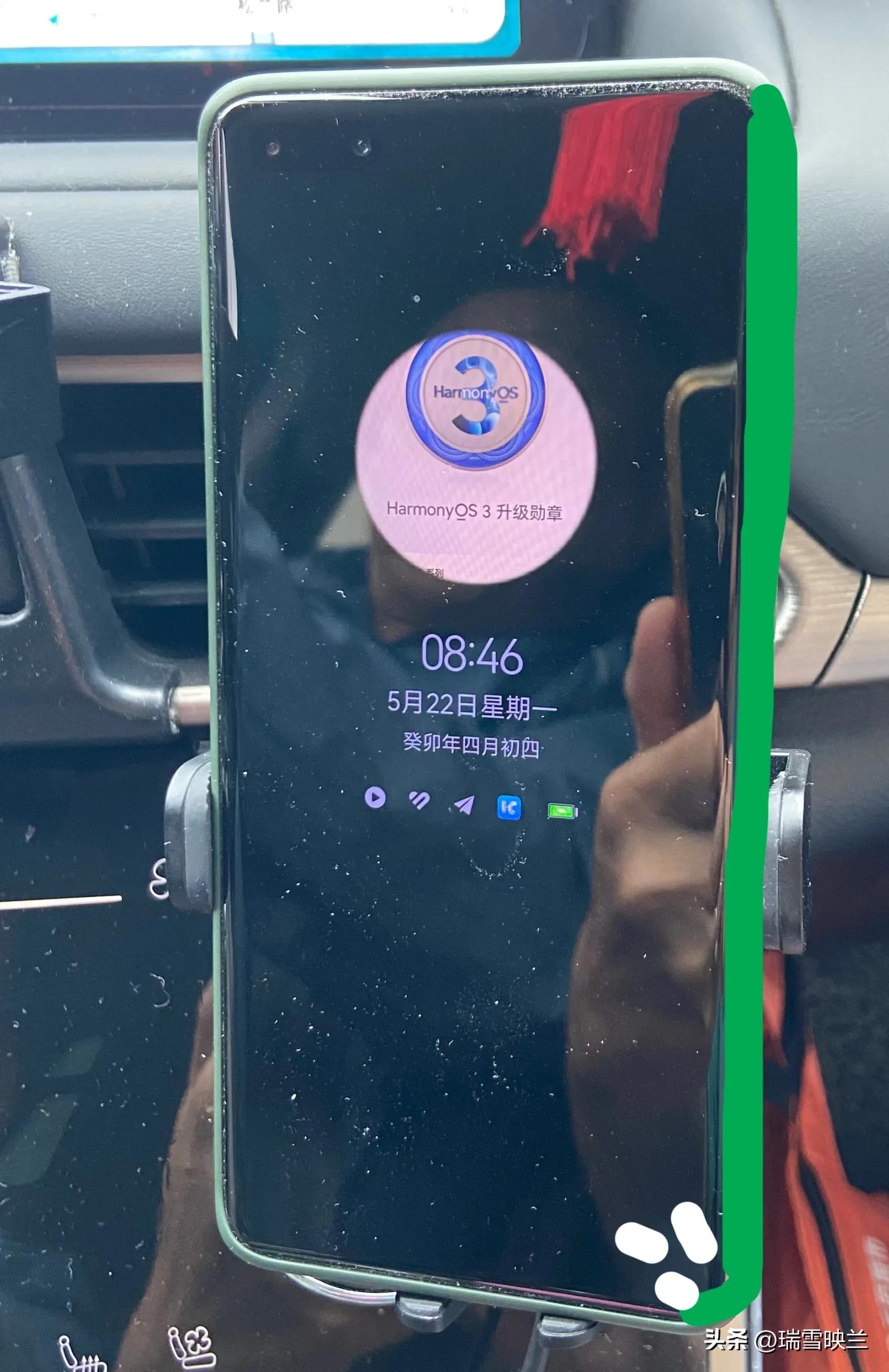 手机掉地上屏幕成彩条状能修吗,手机掉地上屏幕失效