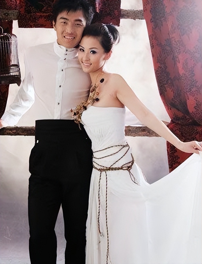 国足太太团斗艳美如画,国足太太团真实身材