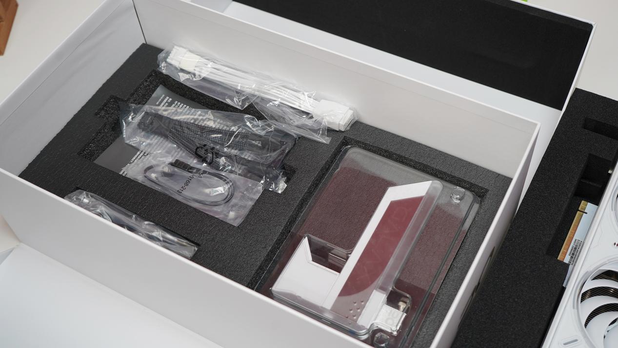 rtx4090显卡影驰,影驰20周年4090碳纤维