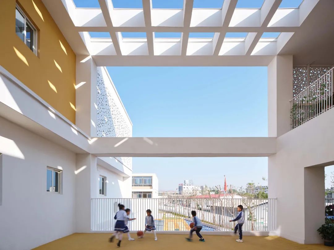 普洱市思茅区小凤凰幼儿园|孩子们自由探索的天地