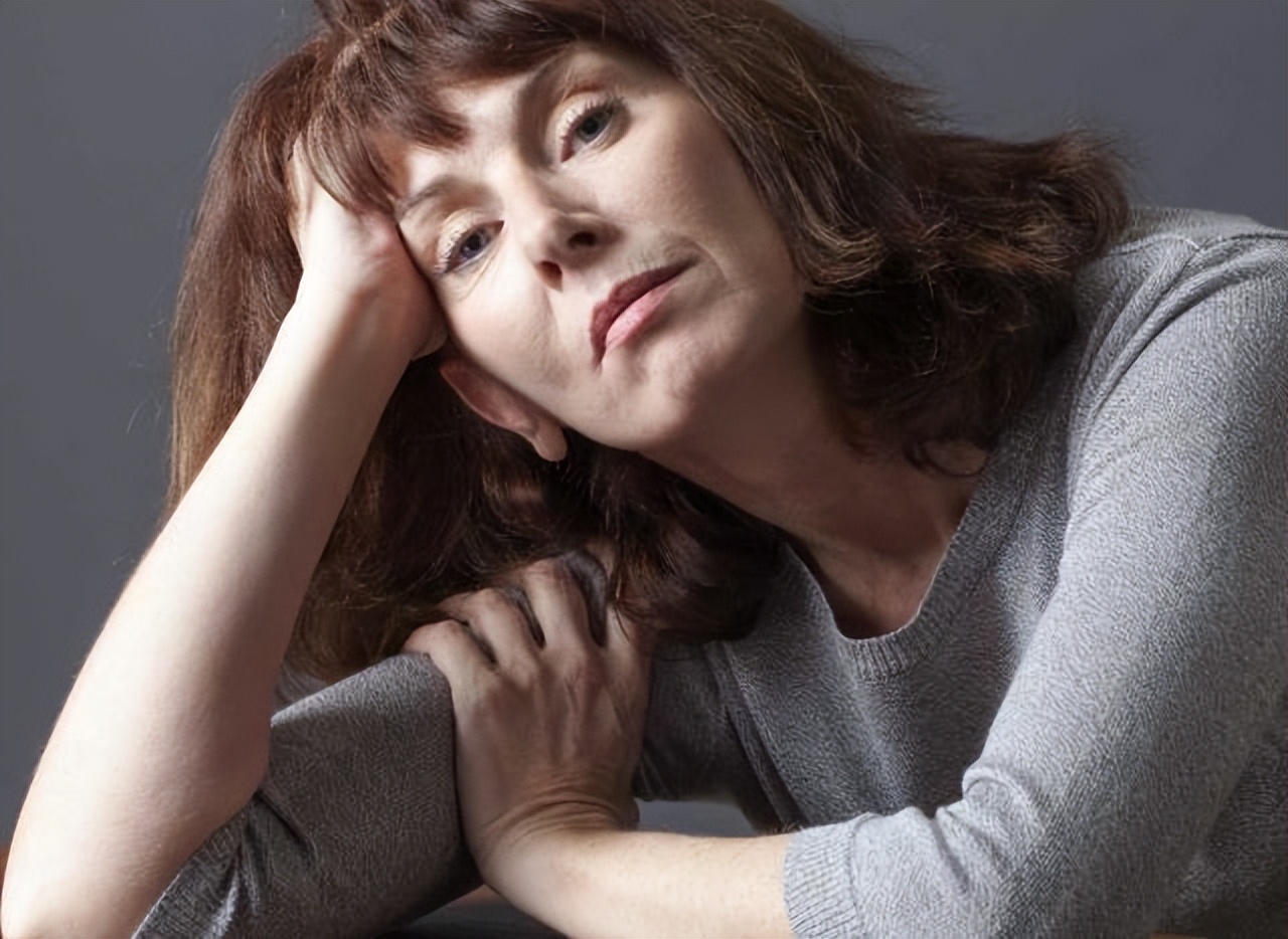 老年人绝经后倒开花的三种表现,中老年女人易得癌症类型