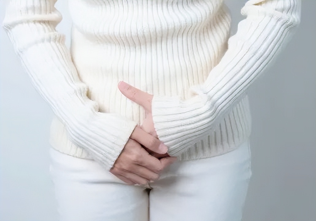 痒痒痒苦不堪言三四年，没想到几片药就“搞定”！女性绝经后出现这些症状，可能是缺“她”