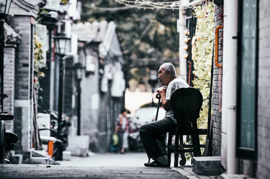 解决抑郁疾病科幻画,绘画治愈抑郁案例