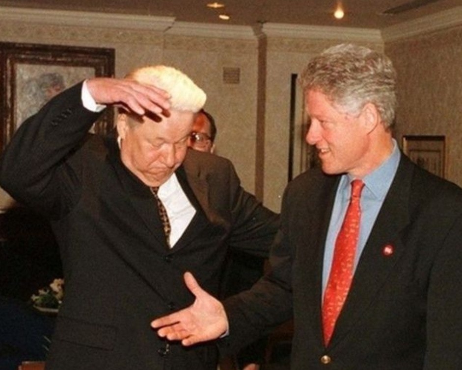 俄新书爆料：瞒着希拉里，叶利钦曾安排克林顿在克宫洗手间喝酒