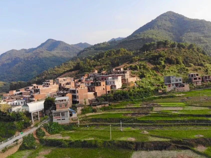 90后的我15岁背井离乡出门打工,90后的我孤身一人在上海创业