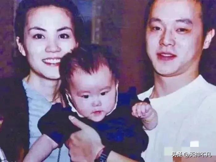 谢霆锋谈王菲真实同框照片,王菲谢霆锋旧照罕见曝光